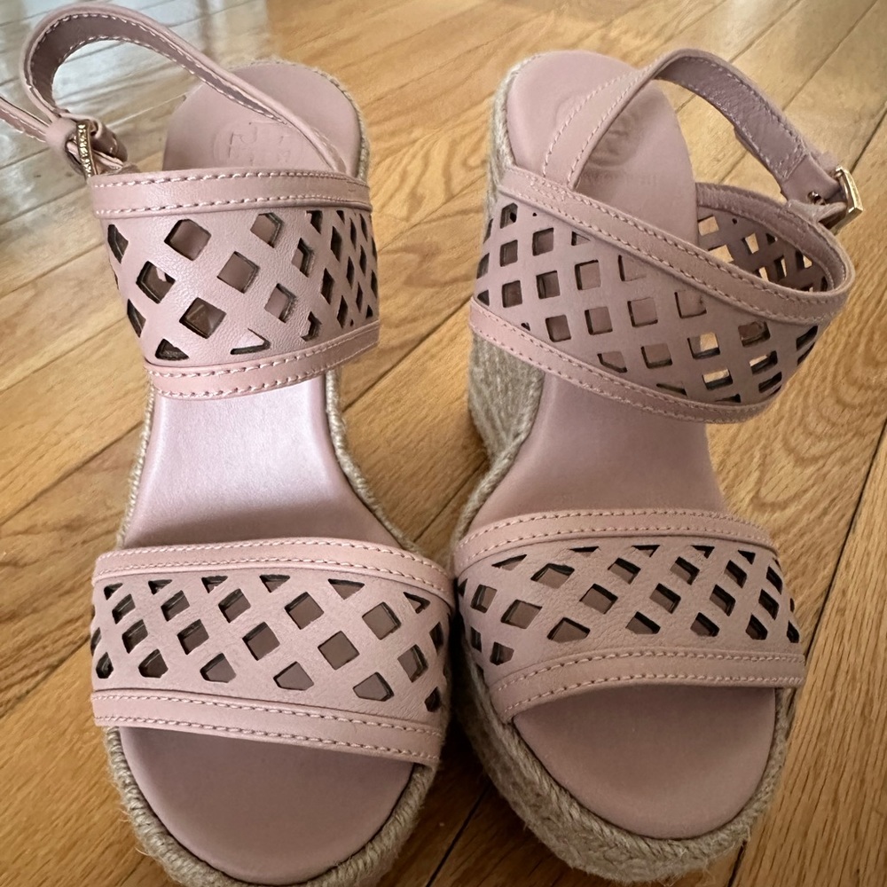 NEW Women’s Tory Burch Pink Espadrille Sandals Size 5